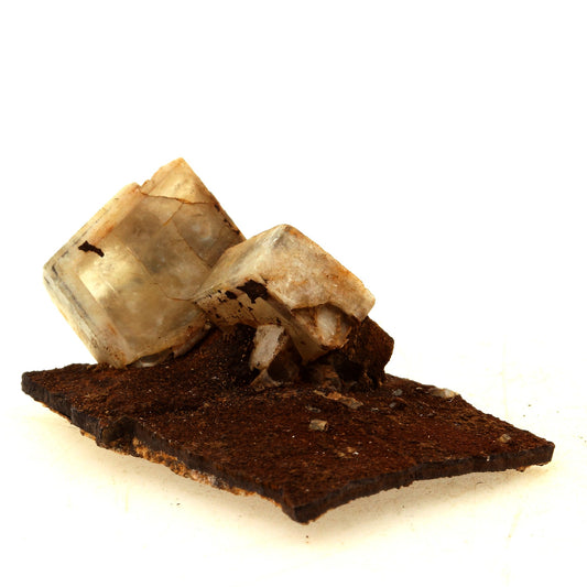 Baryte. 75.0 carats. Saint Georges Les Bains, Ardèche, France