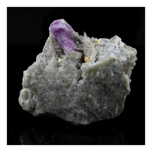 Fluorite. 125.0 carats. Saint Christophe en Oisans, Isère, France