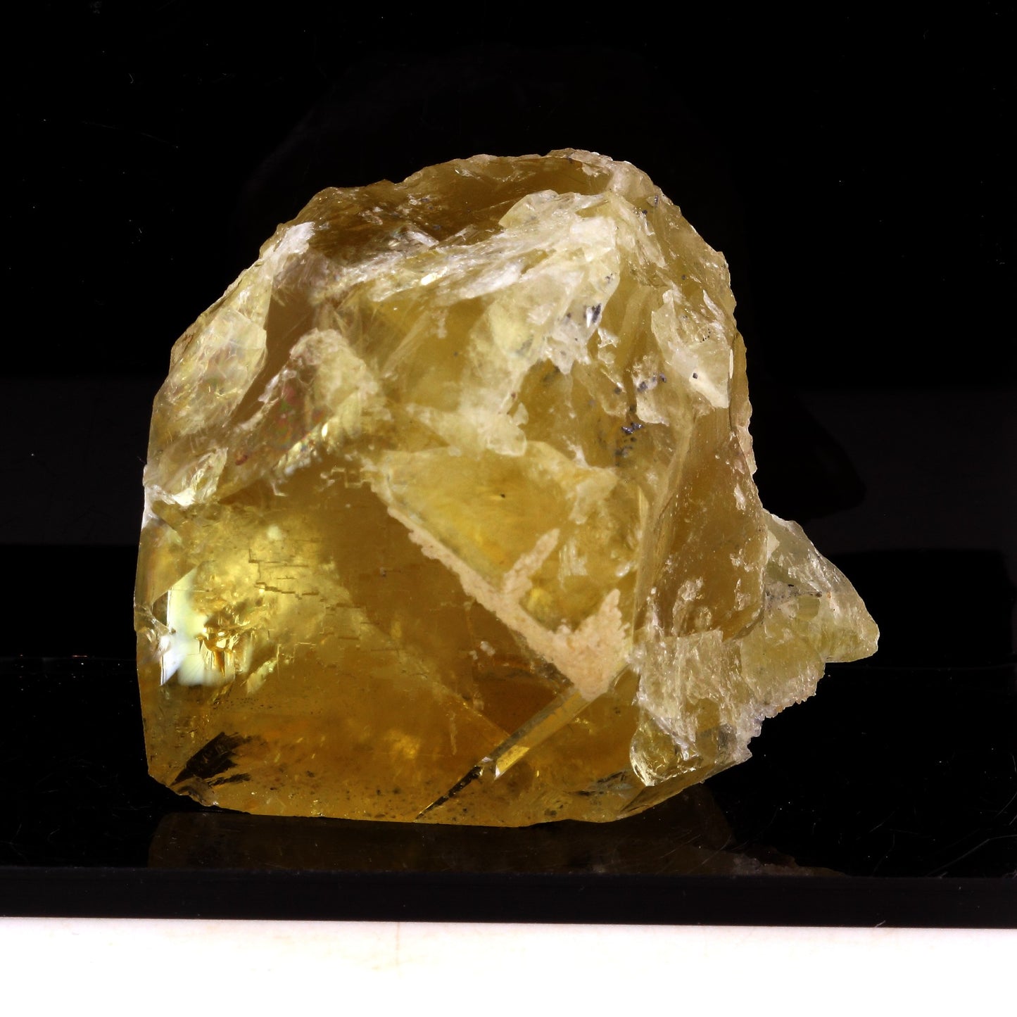 Fluorite. 792.5 carats. Peyrebrune, Tarn, France