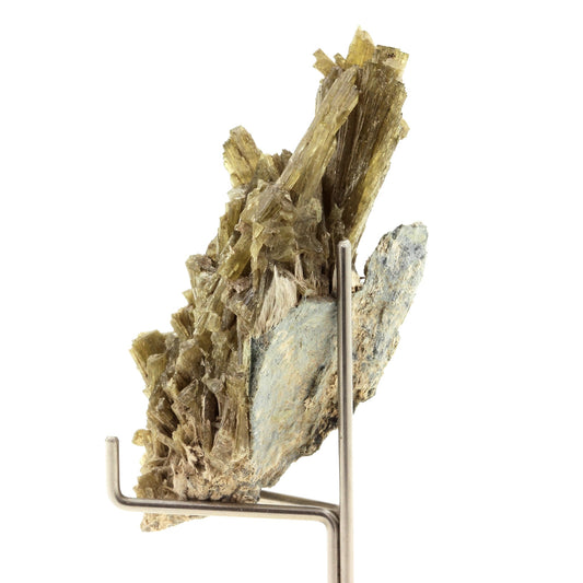 Epidote. 116.0 carats. Chamrousse, Isère, France