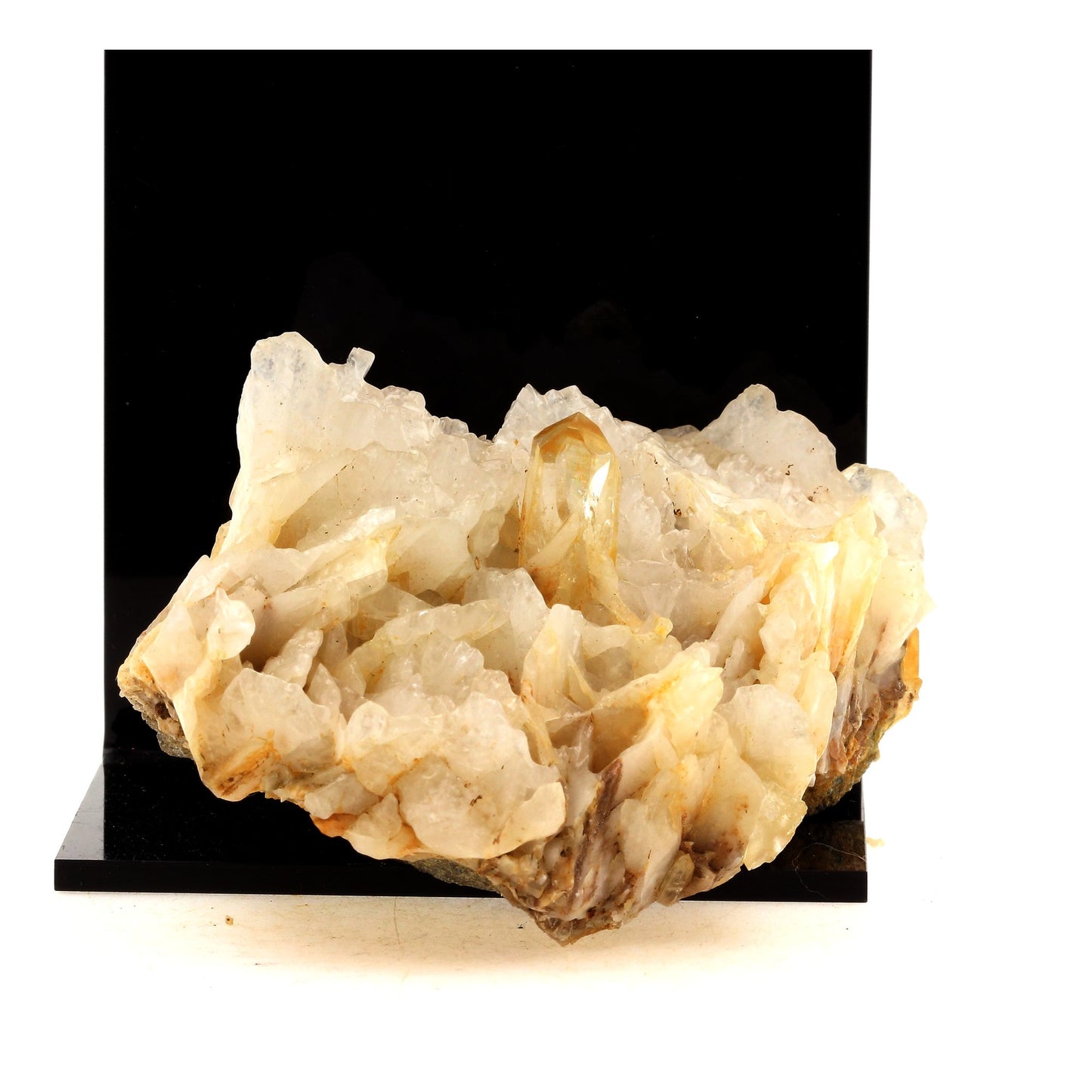 Quartz + Calcite. 2006.0 carats. Saint-André d'Embrun, France