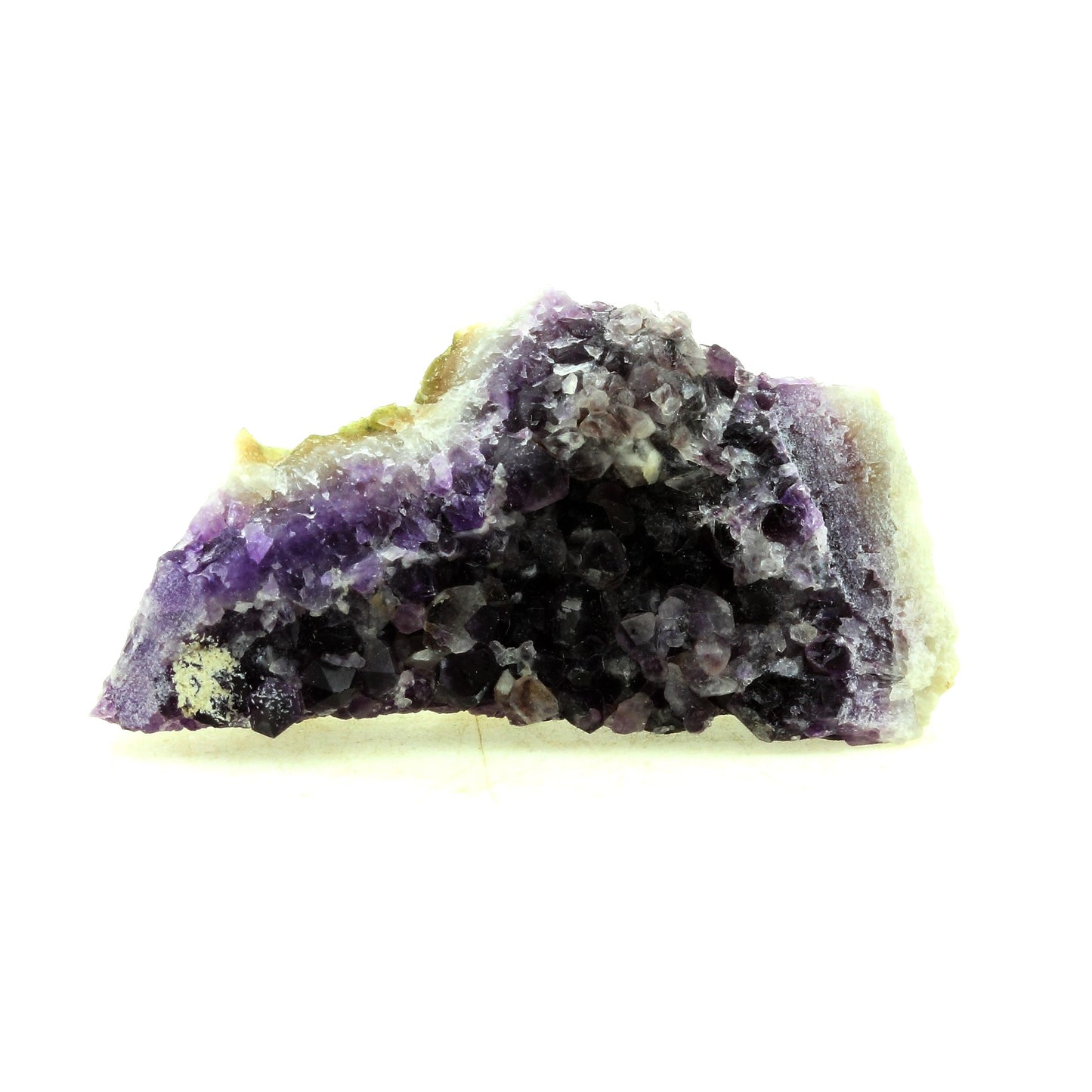 Améthyste. 84.40 carats. Cunlhat, Puy-de-Dôme, Auvergne-Rhône-Alpes, France