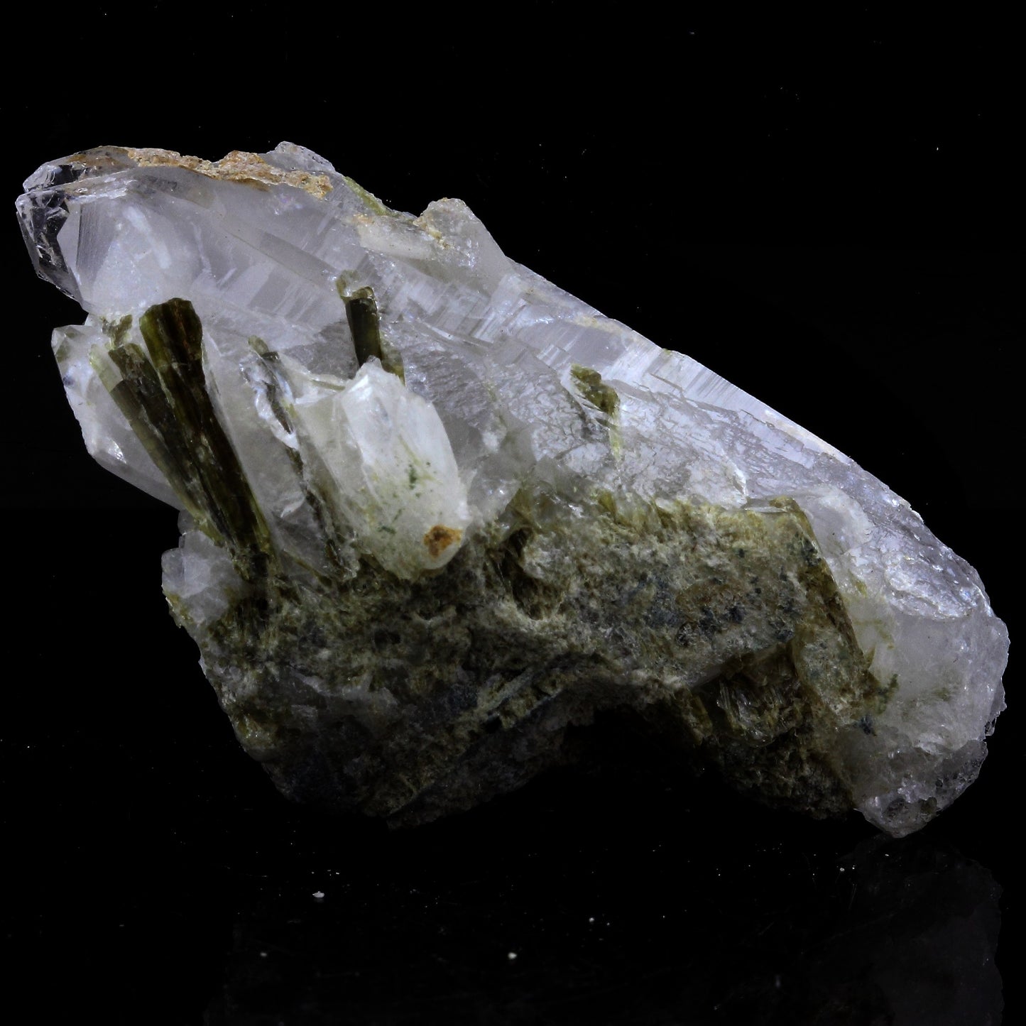 Quartz + Epidote. 206.40 carats. Aiguilles de l'Argentière, Savoie, France