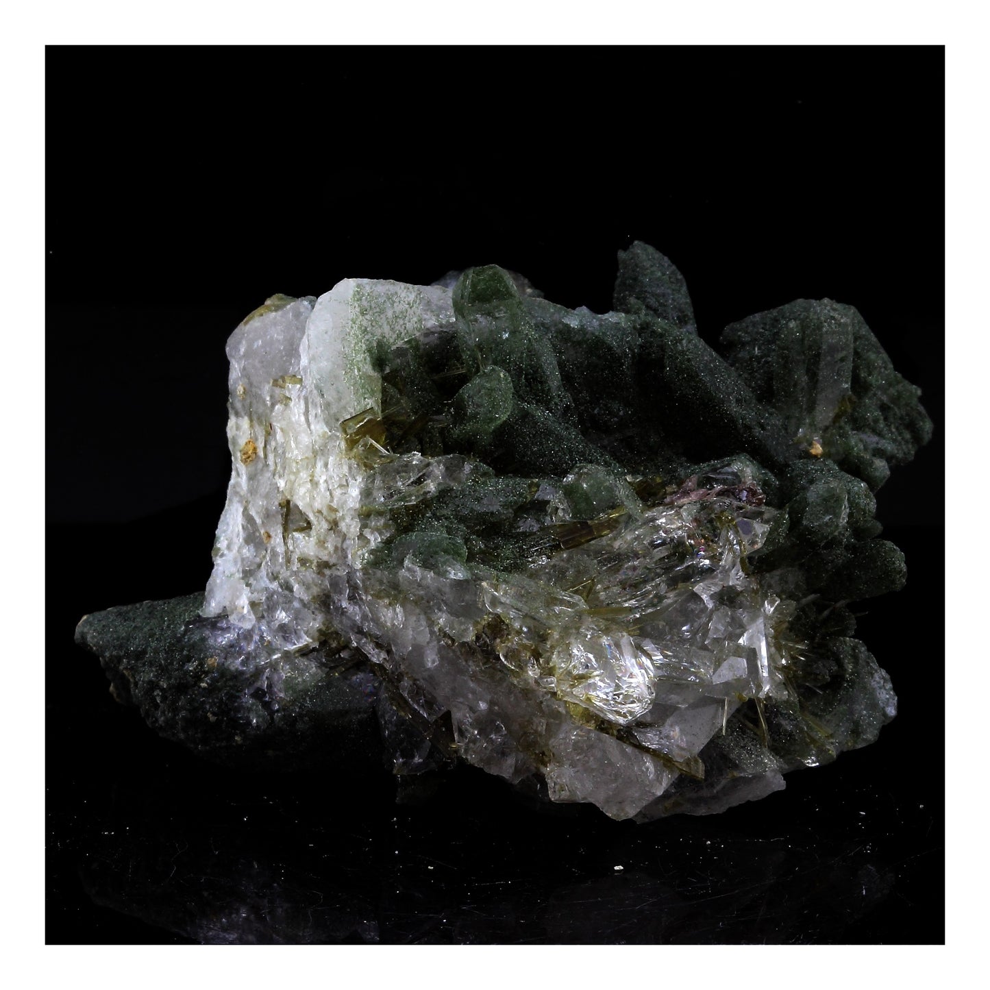 Quartz + Chlorite + Epidote. 274.50 carats. Aiguilles de l'Argentière, Savoie, France