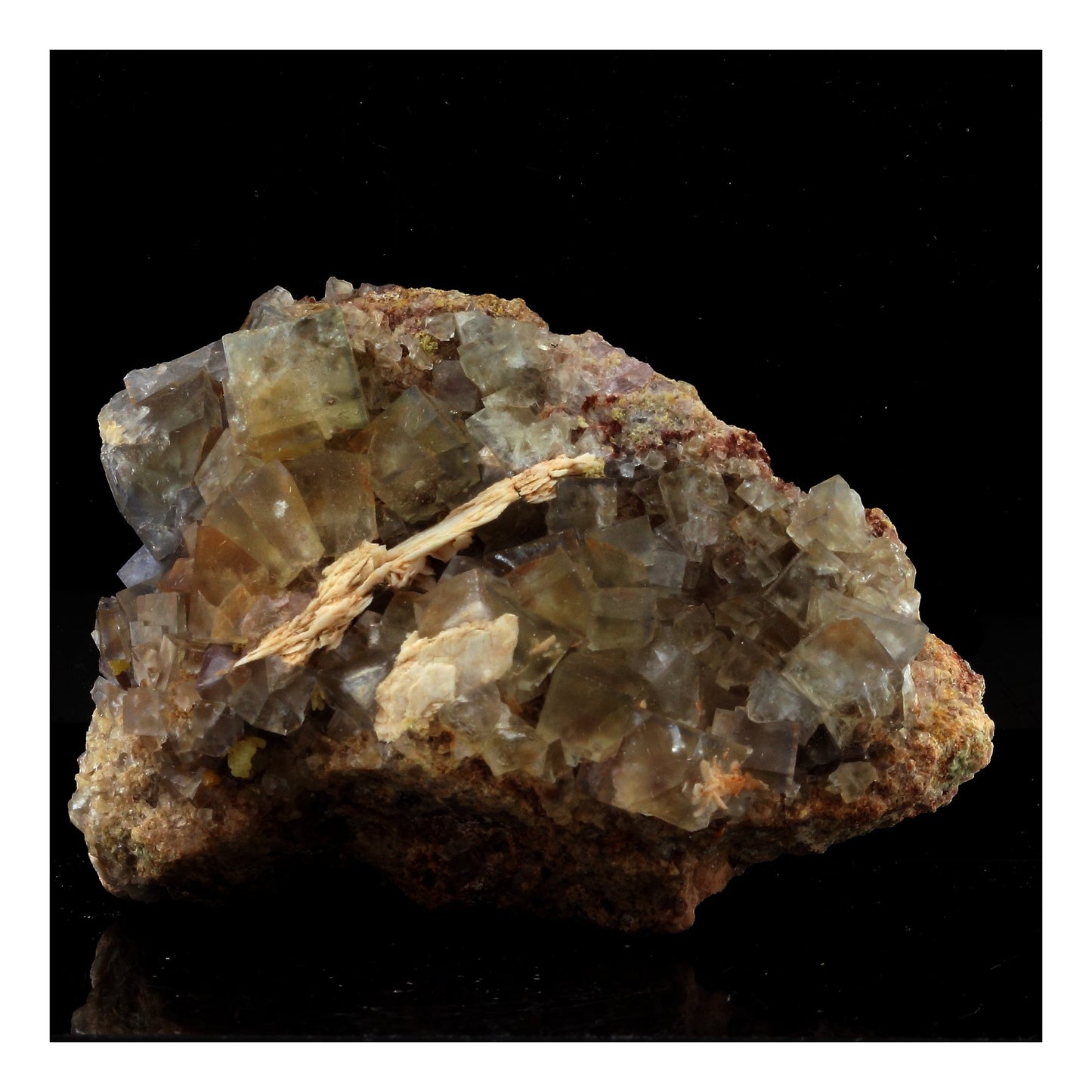Fluorite + Baryte. 541.55 carats. Lantignié, Beaujeu, Rhône, France