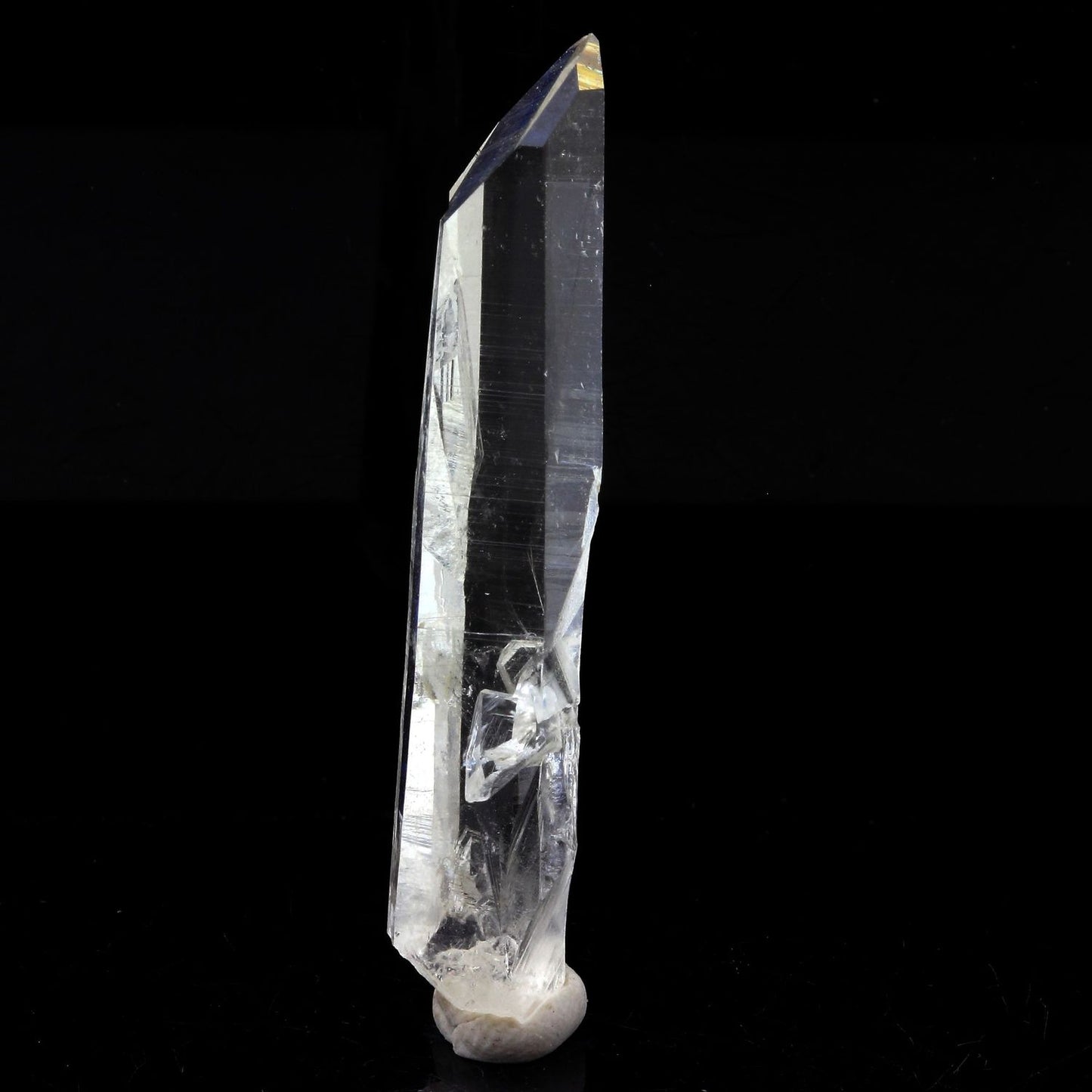 Quartz mineral. 30.80 carats. La Gardette Mine, Bourg d'Oisans, Isère, France