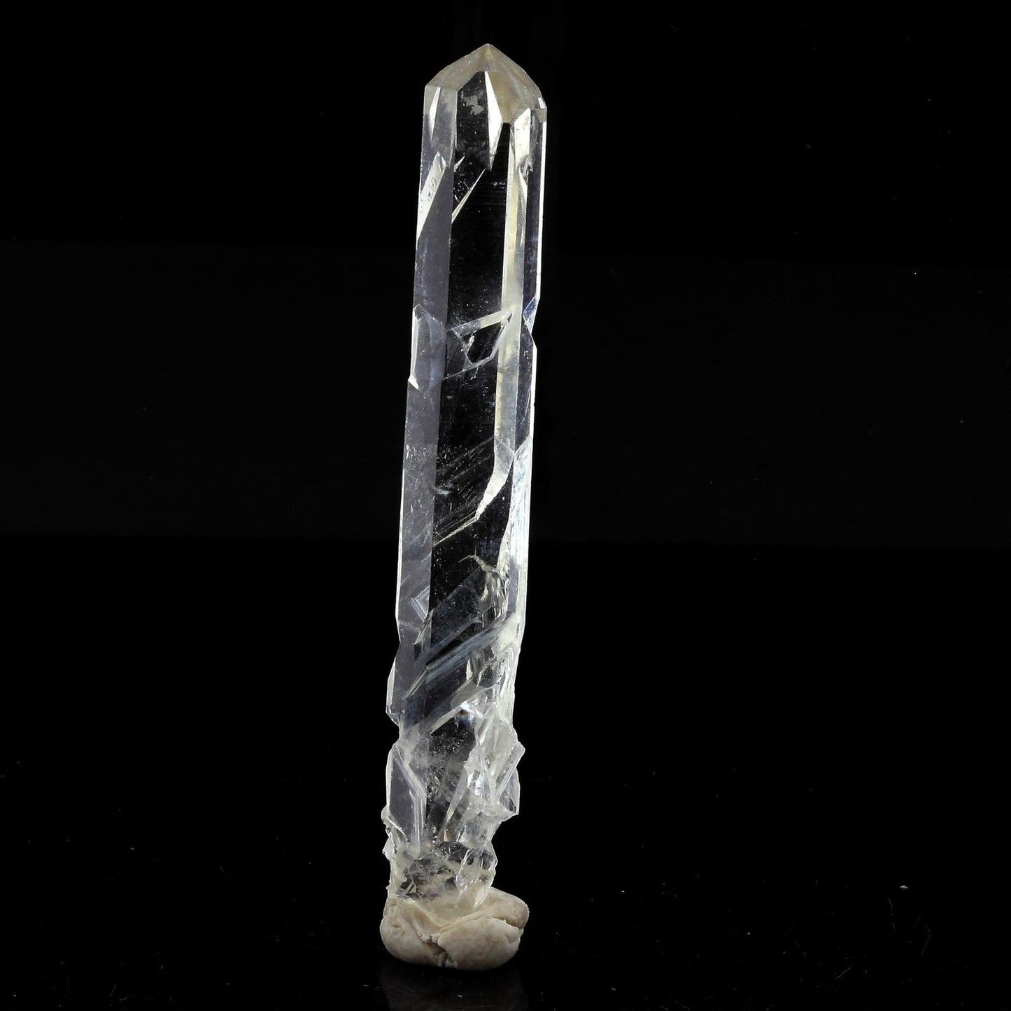 Quartz mineral. 17.77 carats. La Gardette Mine, Bourg d'Oisans, Isère, France