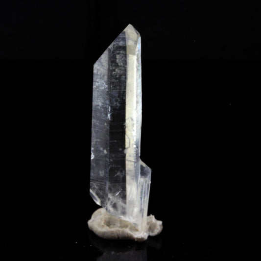 Quartz mineral. 17.79 carats. La Gardette Mine, Bourg d'Oisans, Isère, France