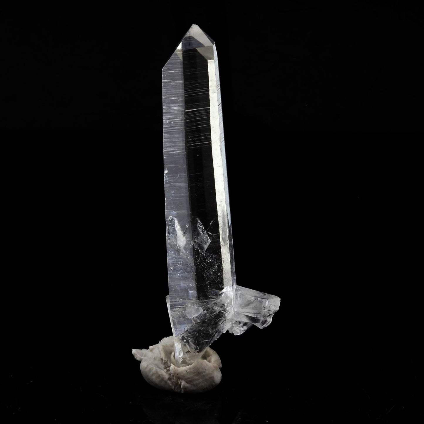 Quartz mineral. 16.75 carats. La Gardette Mine, Bourg d'Oisans, Isère, France