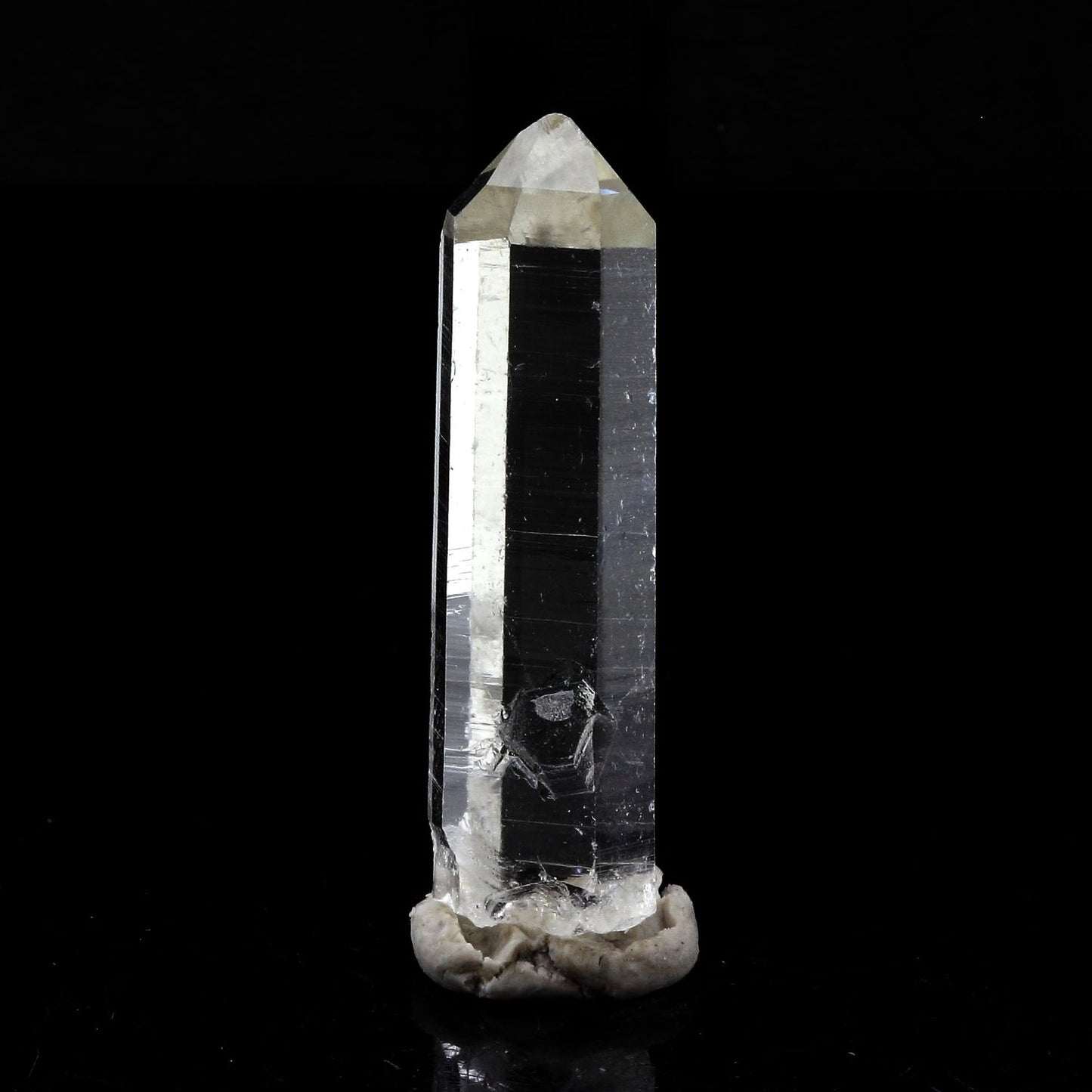 Quartz mineral. 14.77 carats. La Gardette Mine, Bourg d'Oisans, Isère, France