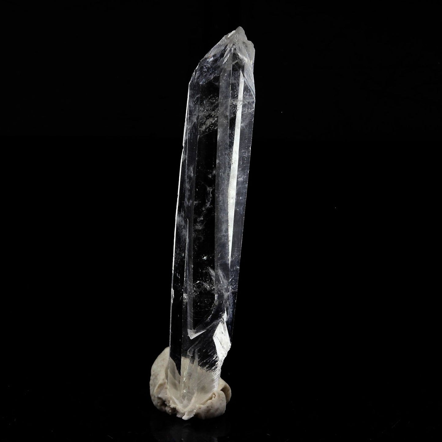 Quartz mineral. 15.97 carats. La Gardette Mine, Bourg d'Oisans, Isère, France