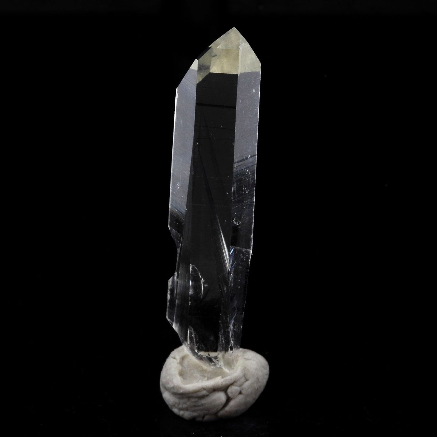 Quartz mineral. 7.40 carats. La Gardette Mine, Bourg d'Oisans, Isère, France