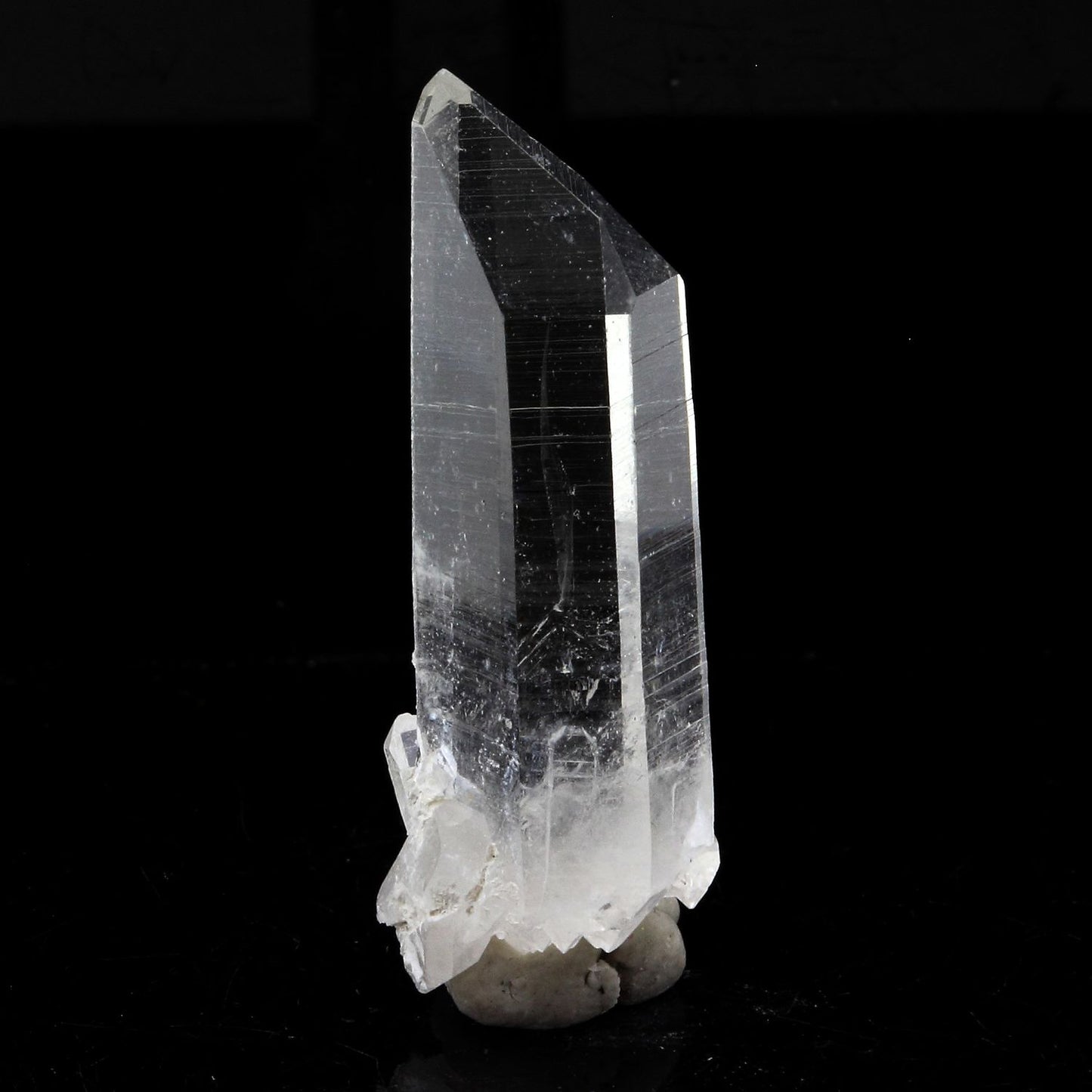 Quartz mineral. 18.17 carats. La Gardette Mine, Bourg d'Oisans, Isère, France