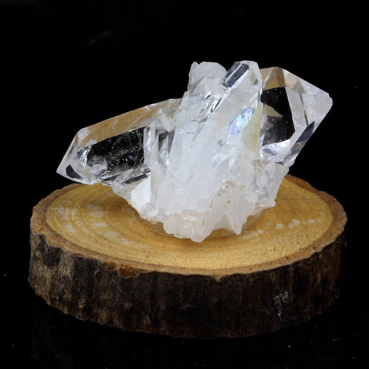 Quartz biterminé mineral + Baryte. 39.35 carats. Massif des Grandes Rousses, Isère, France