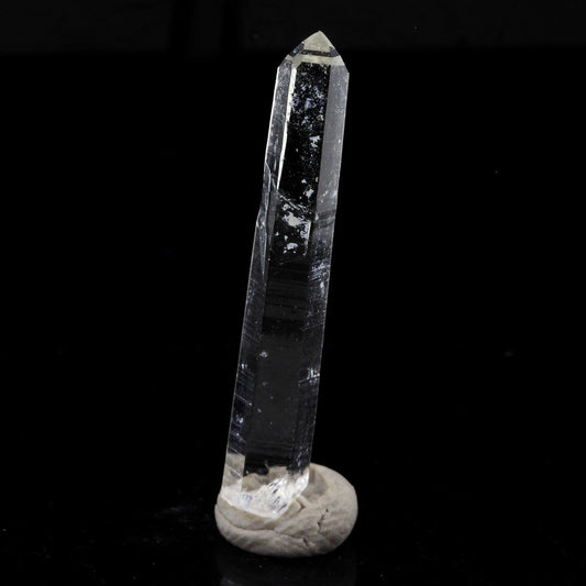 Quartz mineral. 4.84 carats. La Gardette Mine, Bourg d'Oisans, Isère, France