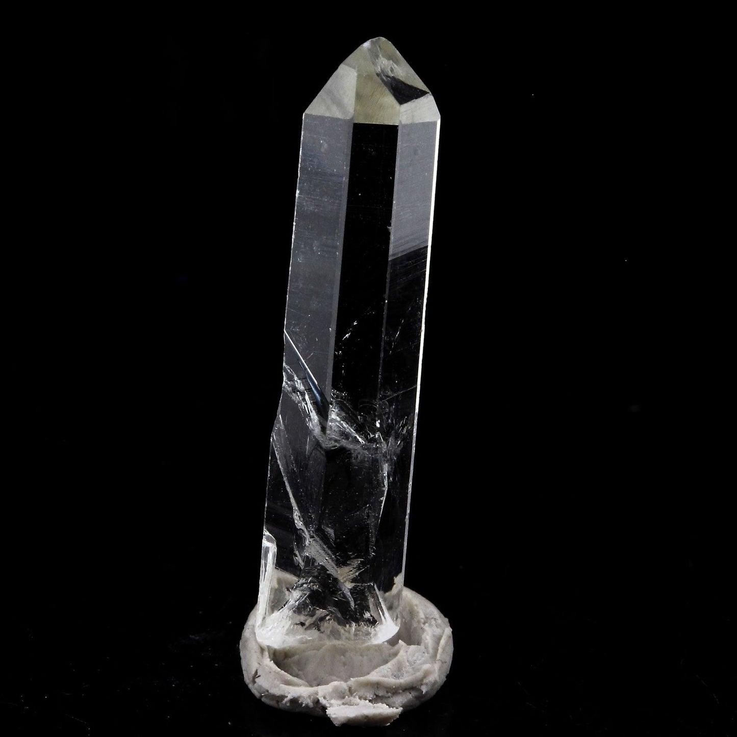 Quartz mineral. 8.79 carats. La Gardette Mine, Bourg d'Oisans, Isère, France