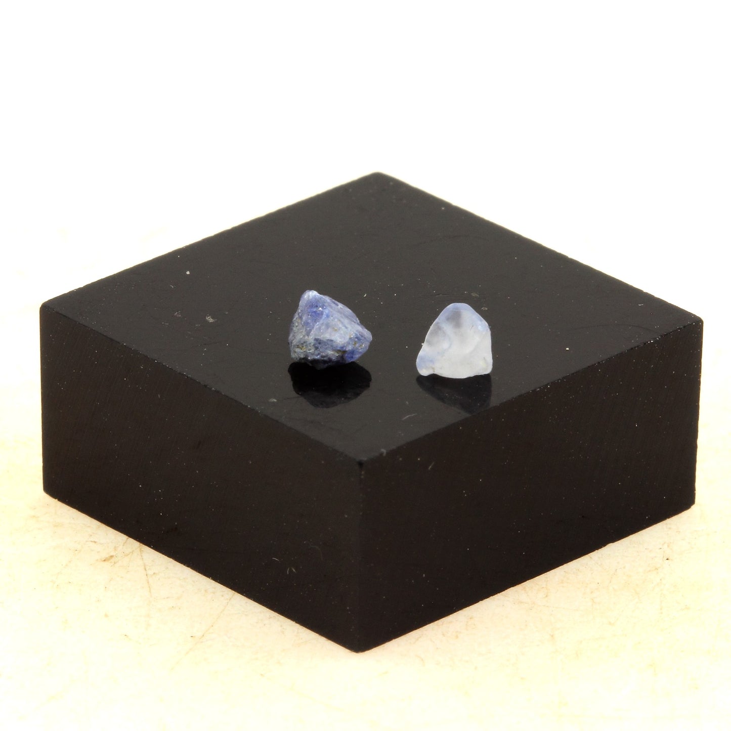 Benitoite (2 pcs). 0.435 carat. San Benito Co., California, USA