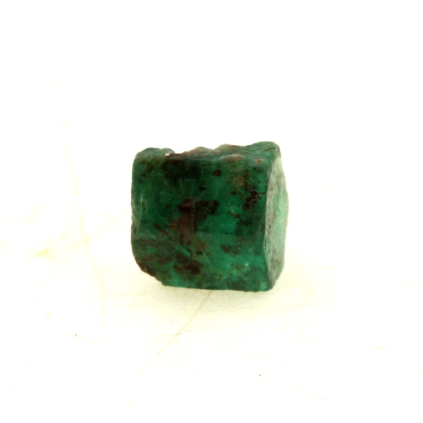 Emeraude. 0.84 cts. En provenance de Mingora emerald deposit, Swat District, Khyber Pakhtunkhwa Province, Pakistan