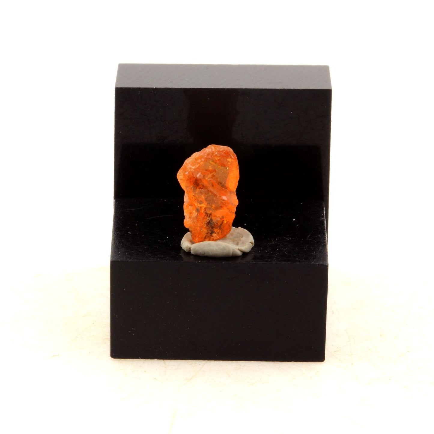 Grenat Spessartite. 1.95 carats. Sangulungulu Hill, Loliondo, Tanzanie