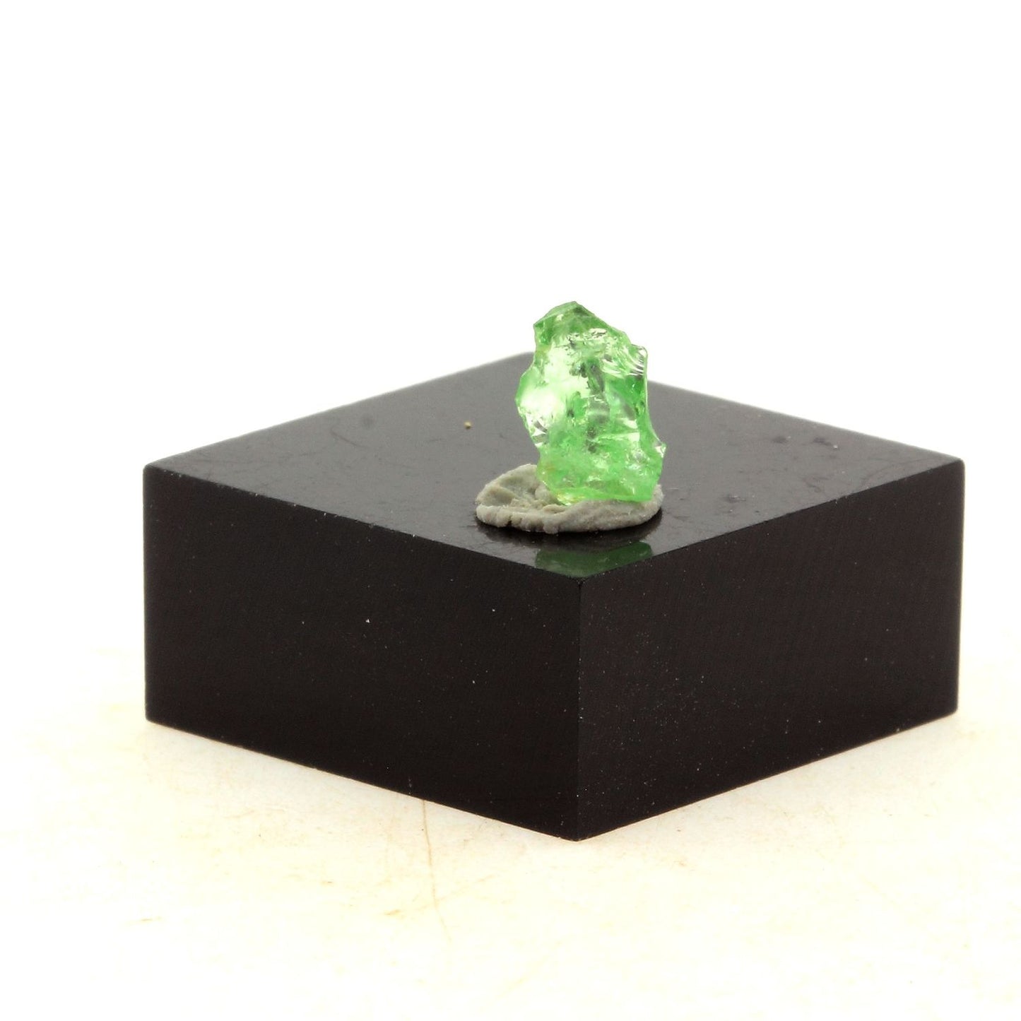 Grenat Tsavorite. 0.55 carats. Merelani Hills, Lelatema Mts, Tanzanie