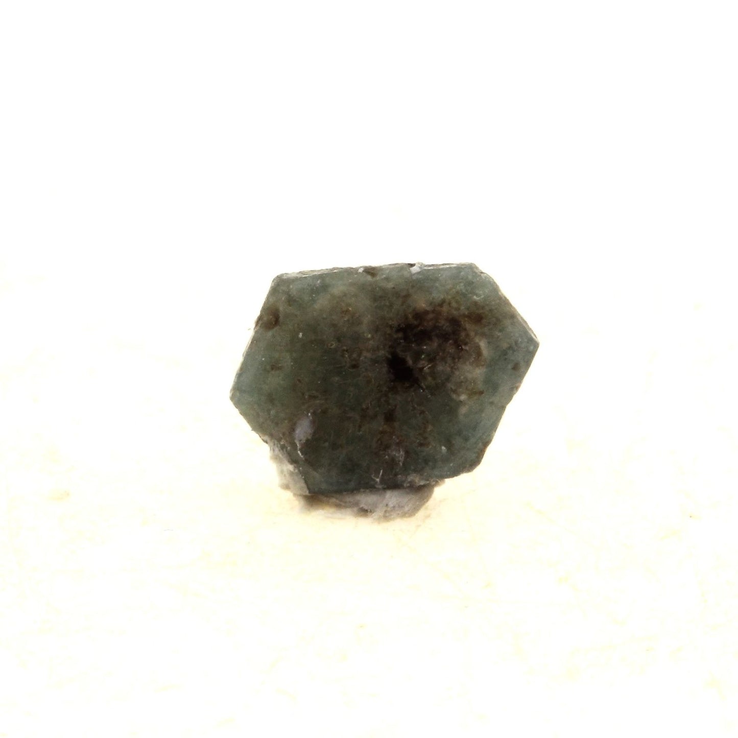 Alexandrite en provenance de Krupskoye deposit, Izumrudnye Kopi area, Malyshevo, Russie