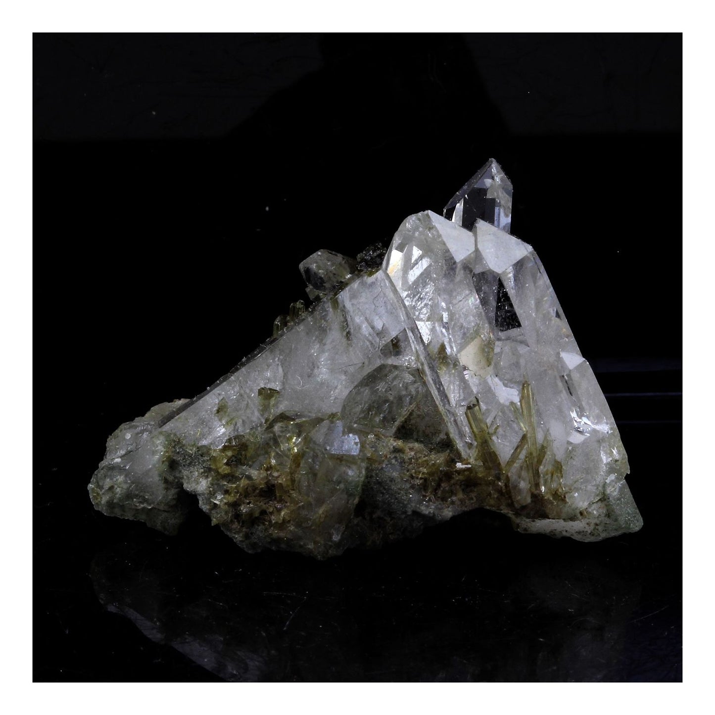 Quartz + Epidote. 50.0 carats. Cornillon, Bourg d'Oisans, Isère, France