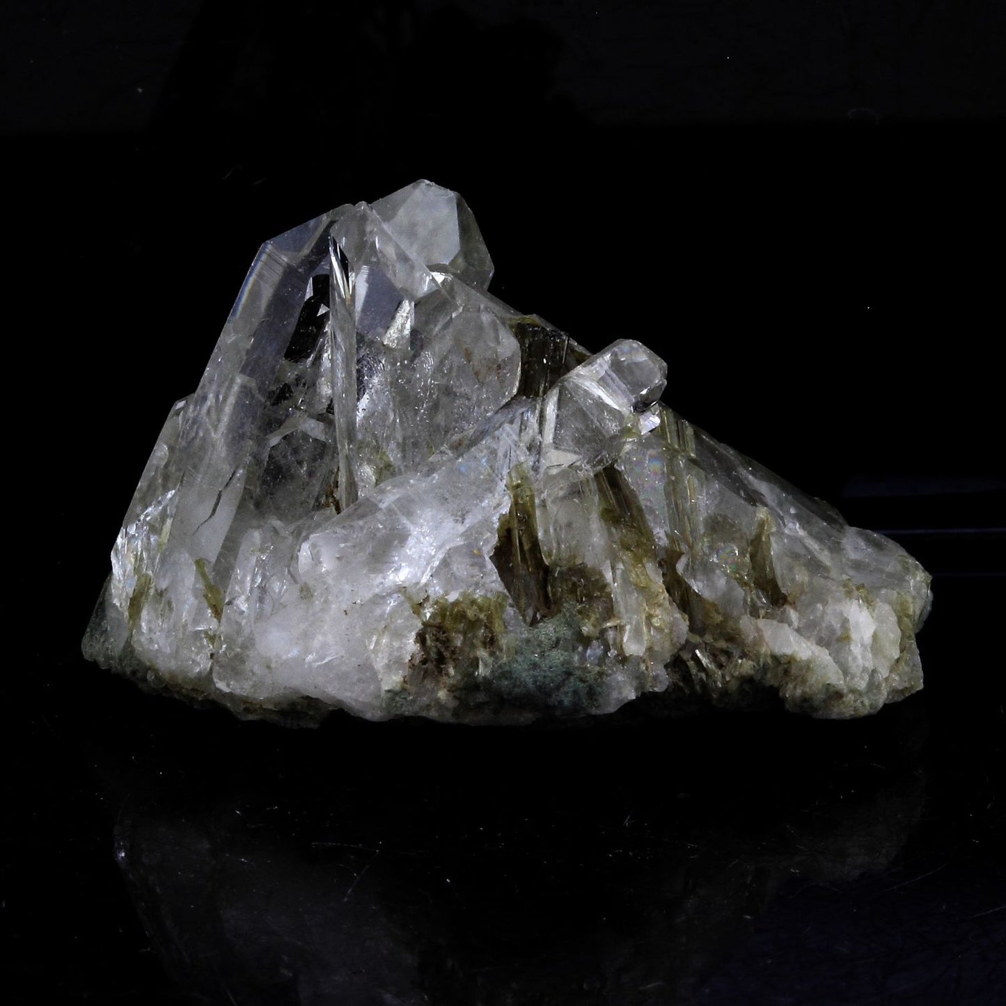 Quartz + Epidote. 50.0 carats. Cornillon, Bourg d'Oisans, Isère, France