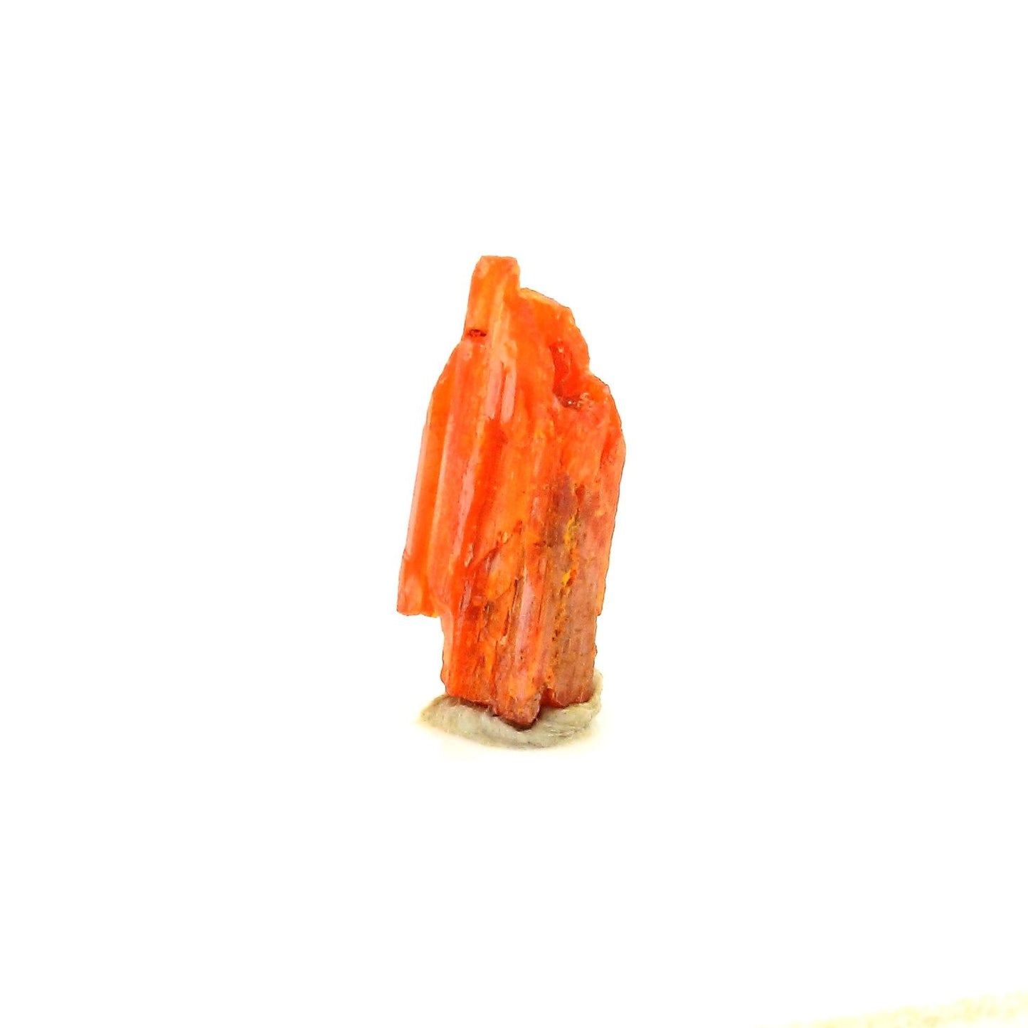 Crocoite. 1.10 carats. Adelaide Mine, Tasmania, Australie