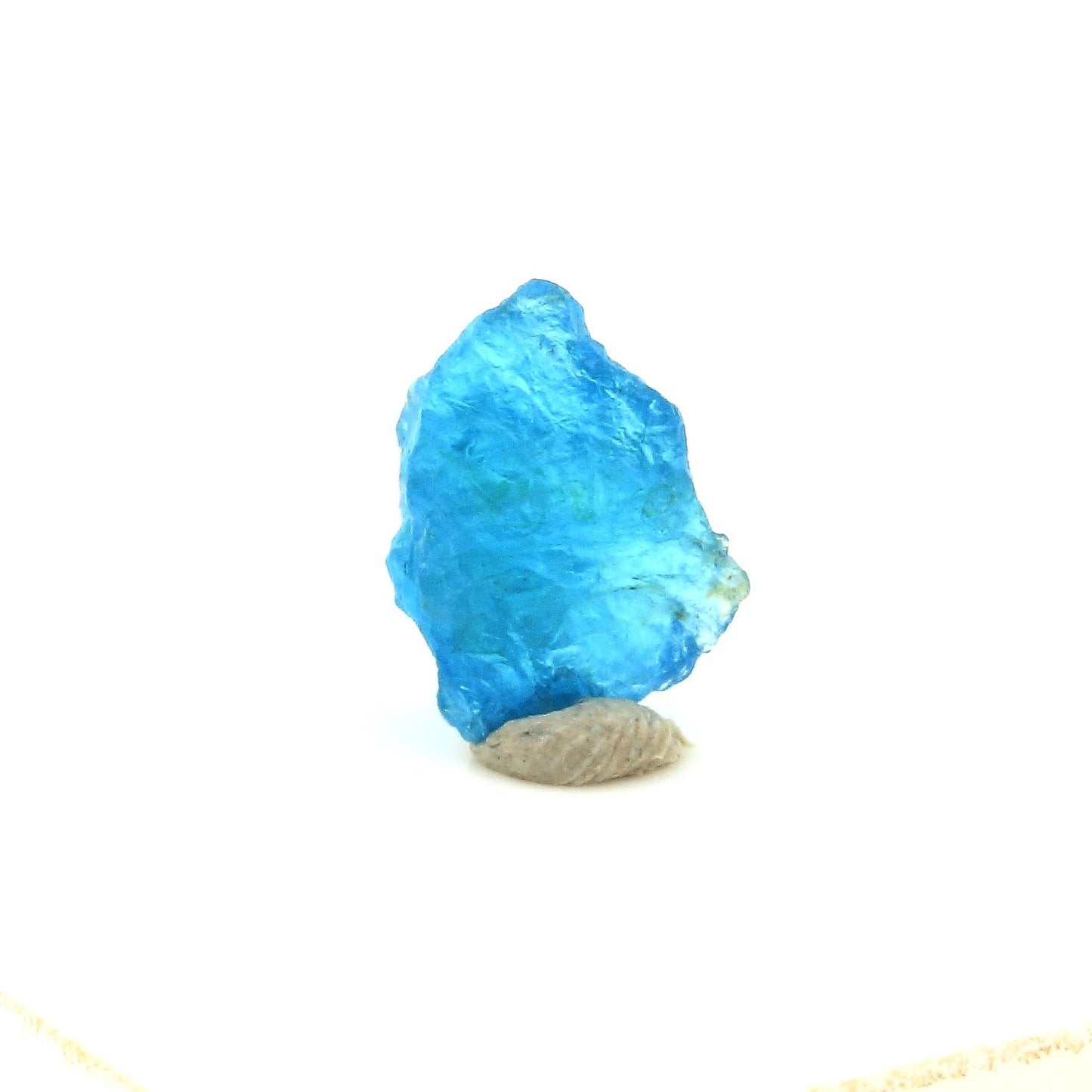 Apatite bleu neon. 1.07 carats. Betroka, Anosy, Madagascar